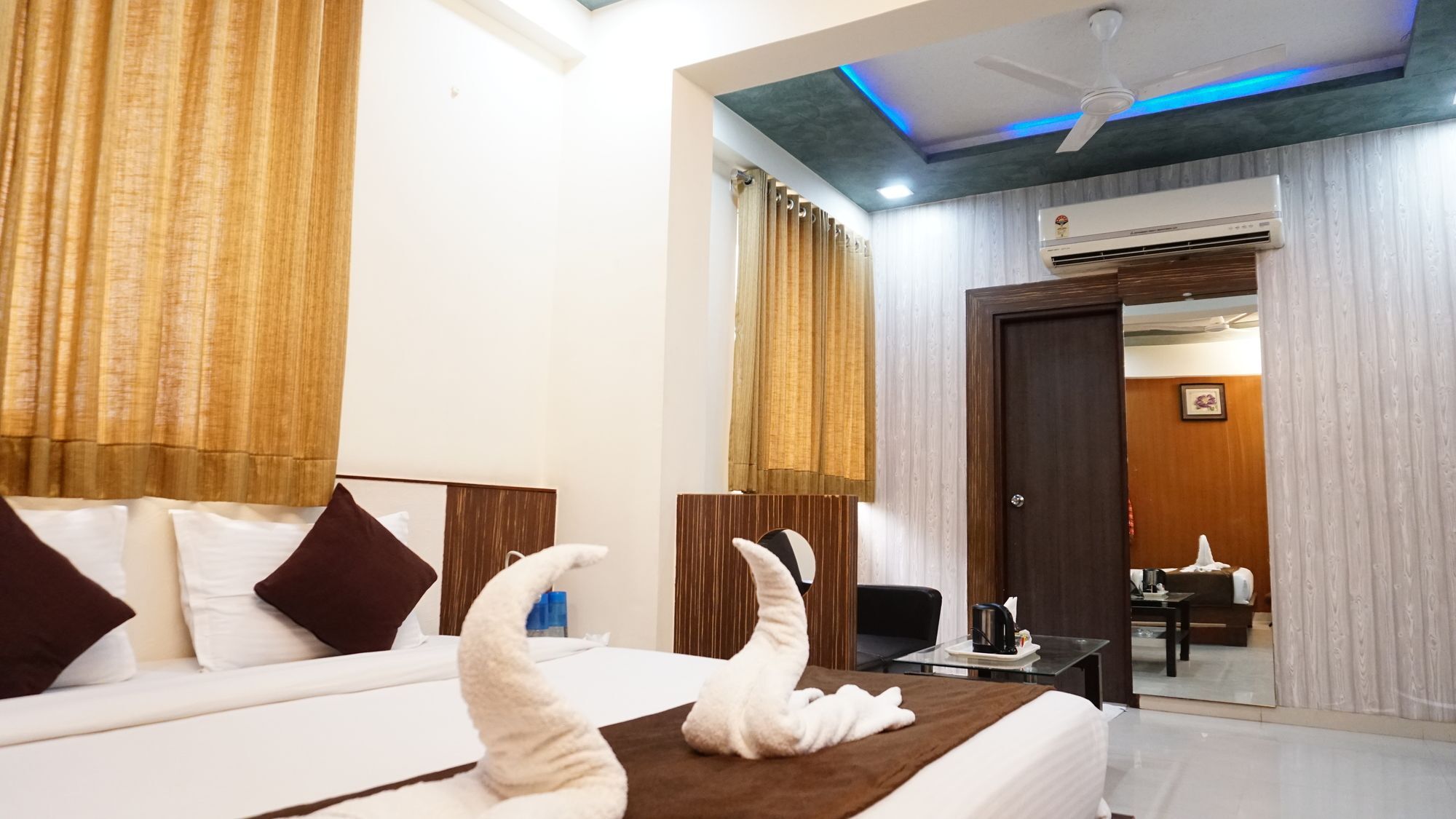 Fabhotel Kohinoor Plaza Ahmedabad Buitenkant foto